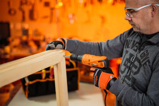 Električna bušilica sa podešavanjem obrtnog momenta VLN 240 