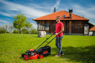 Motorna kosačica AGM 4619 