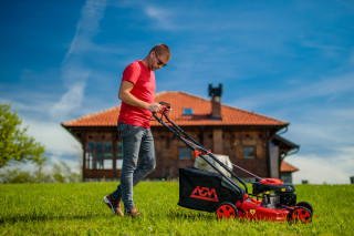 Motorna kosačica AGM 4619 