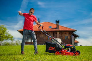 Motorna kosačica AGM 4619 