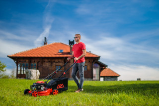 Motorna kosačica AGM 4619 