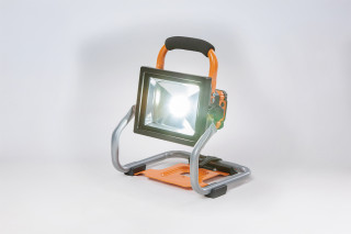 Fuse akumulatorski reflektor Villager VLN 9320 