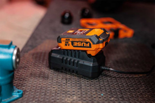 Fuse set baterija 1.5Ah + punjač 2.4A 