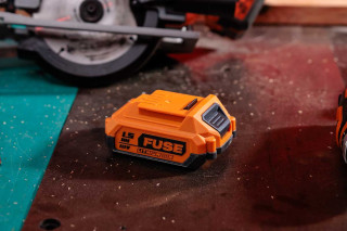 Fuse set baterija 1.5Ah + punjač 2.4A 