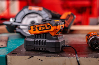 Fuse set baterija 1.5Ah + punjač 2.4A 